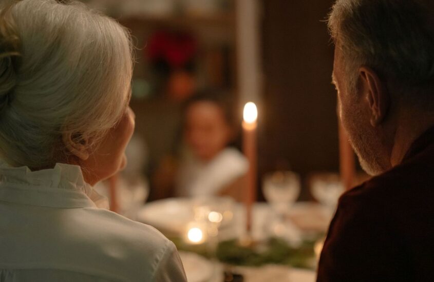 Når madro giver nærvær: Sådan skaber vi gode restaurantbesøg for gæster med demens